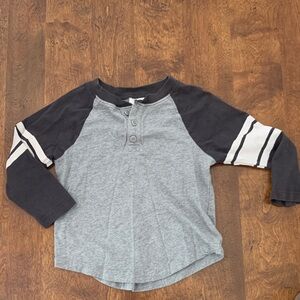 Hanna Andersson Gray and Black Long Sleeve Raglan Tee